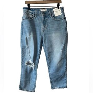 NWT Abercrombie and Fitch The Boyfriend Mid Rise Distressed Jeans 10/30 Short